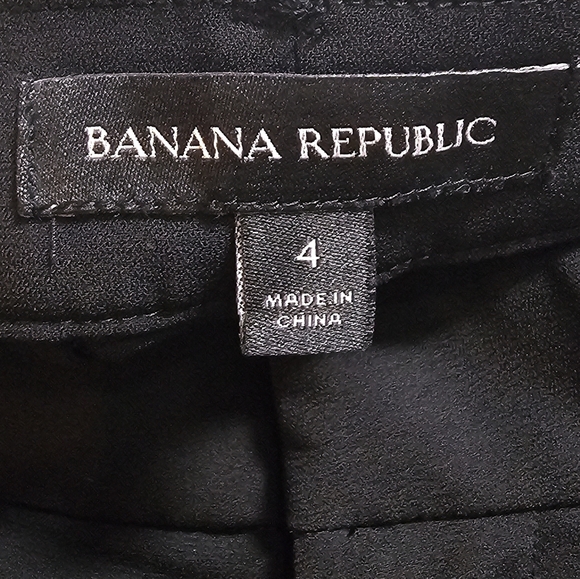 Banana Republic Black Dress Shorts Women’s 4 Pleated Front Workwear Classic - Picture 2 of 3